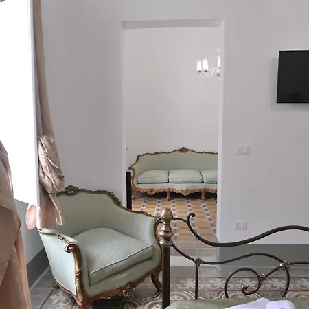 Palazzo '800 : Cementine 레베라노
